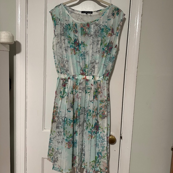 Fifth & Park pastel blue floral pleated chiffon dress, size 6 - Picture 1 of 7